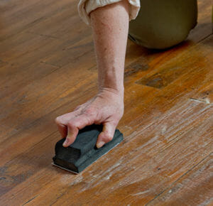 Consejos para pintar los suelos de madera